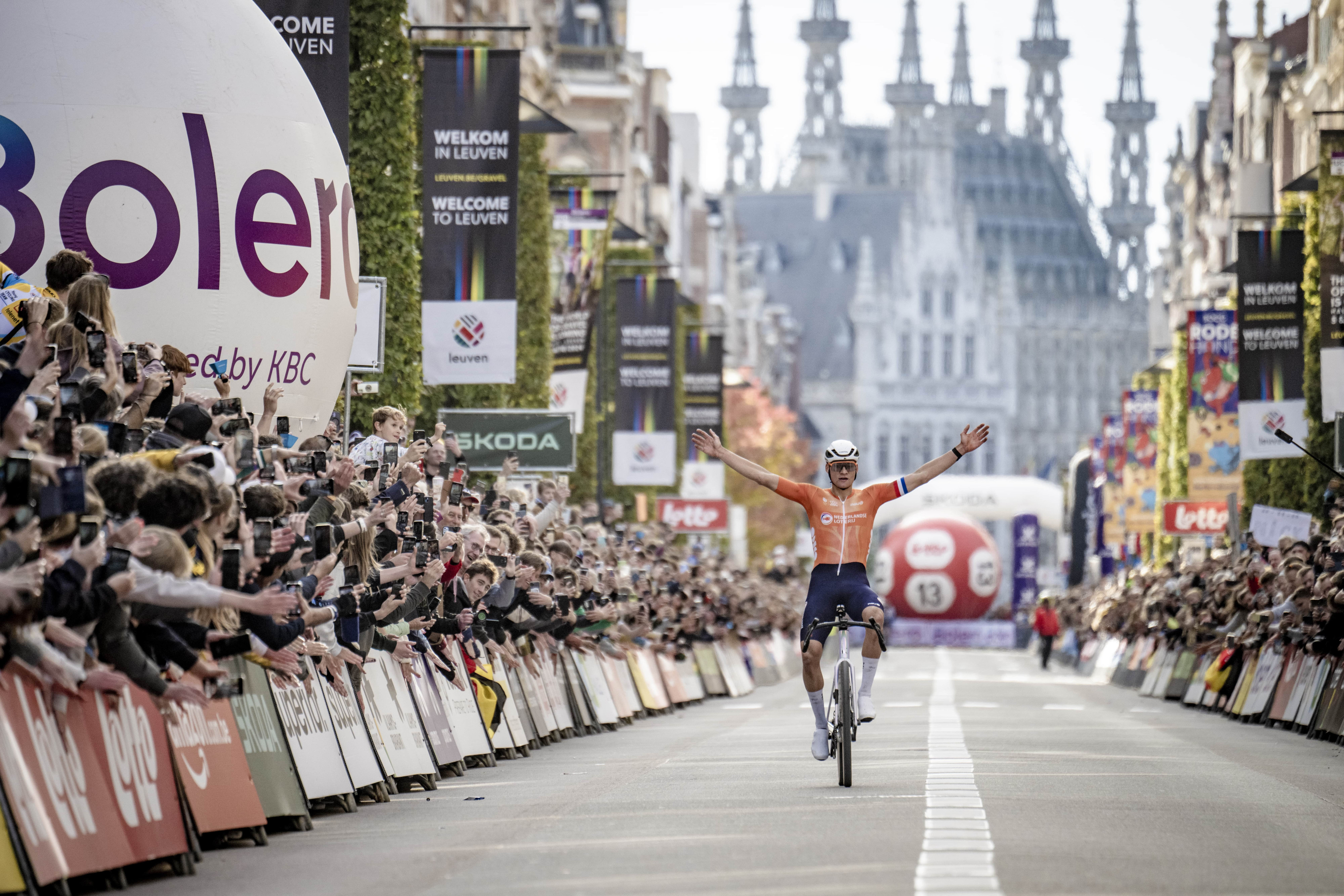 Finish of Mathieu van der Poel at the 2024 Gravel world championships in Leuven